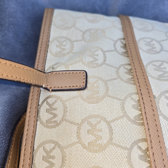 MICHAEL Michael Kors Kempton Signature Medium Pocket Tote Authentic Beige/Camel/ - Picture 9 of 11